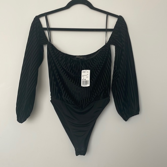 Forever 21 Tops - Forever 21 velvet ribbed off the shoulder bodysuit NWT